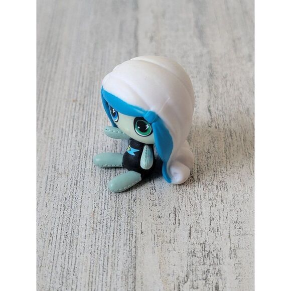 Beach pools Frankie Blue Monster High mini toy figure - Picture 2 of 5